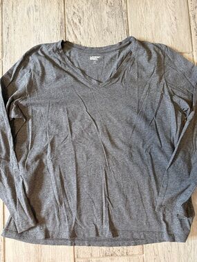 Lands' End Women’s Gray V-Neck Tee Large